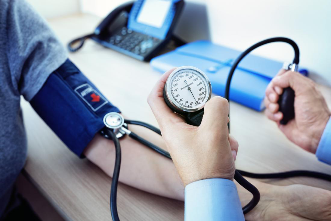 A Doctor Measuring A Patients Blood Pressure 15998981164661929566121