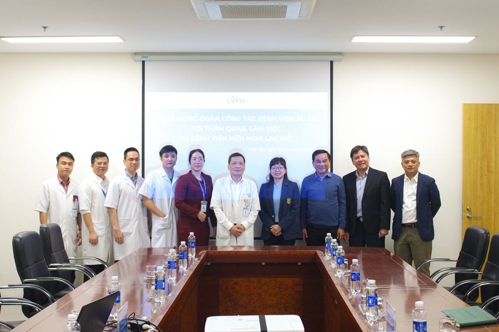 Đoàn công tác Bệnh viện Âu Cơ thăm và làm việc tại bệnh viện Hữu nghị Lạc Việt.