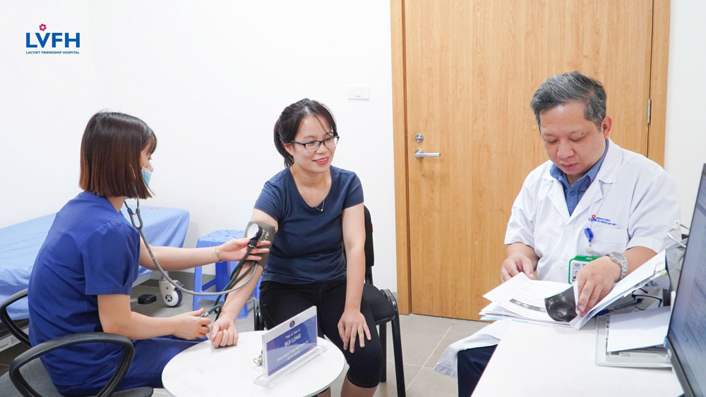 Chuyên gia Ung bướu tuyến Trung ương khám chữa bệnh trực tiếp tại Bệnh viện Lạc Việt mỗi cuối tuần.