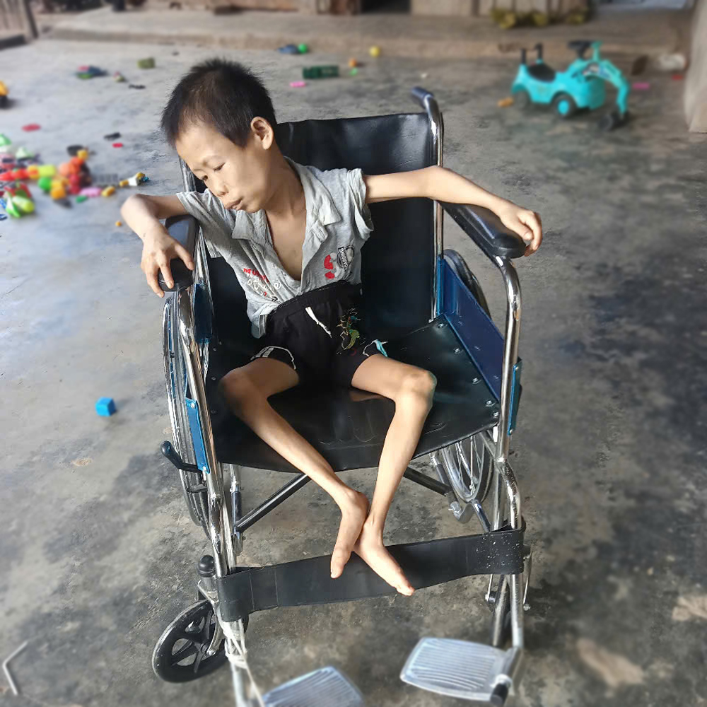 Người con trai duy nhất của cô Khánh là Hoàng Văn Điệt (sinh năm 1997) bị mắc bệnh dị tật bẩm sinh.