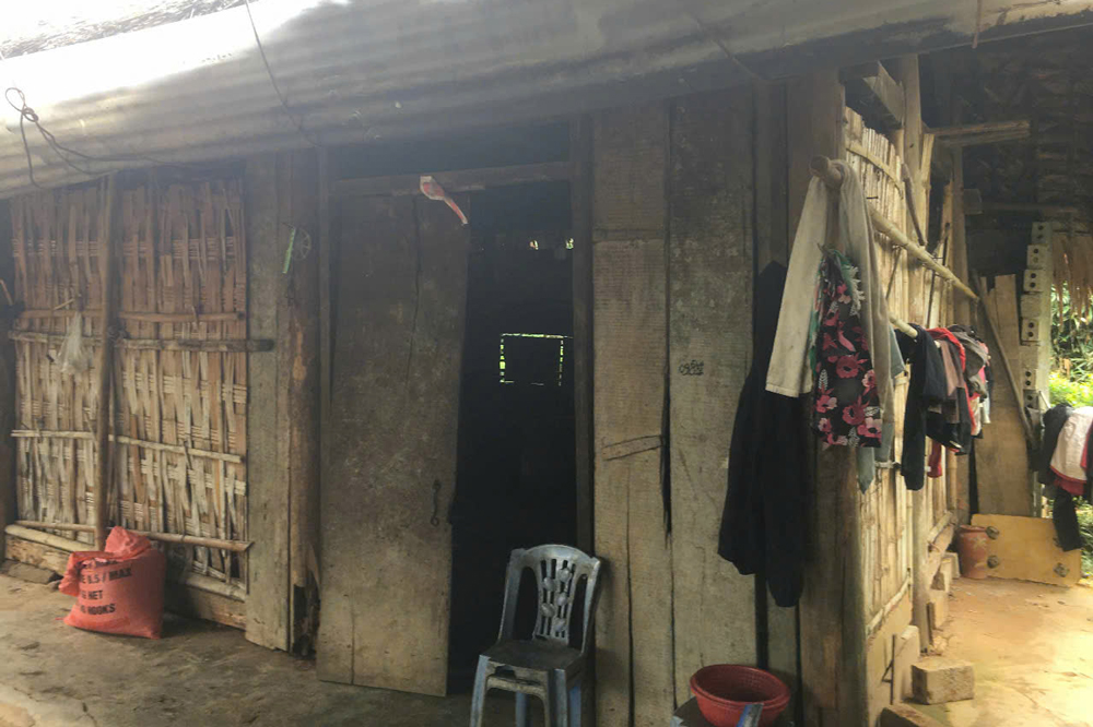 Ngôi nhà đơn xơ của gia đình cô Lục Thị Khánh tại quê nhà ở xã Hoà Mạc, huyện Văn Bàn, tỉnh Lào Cai