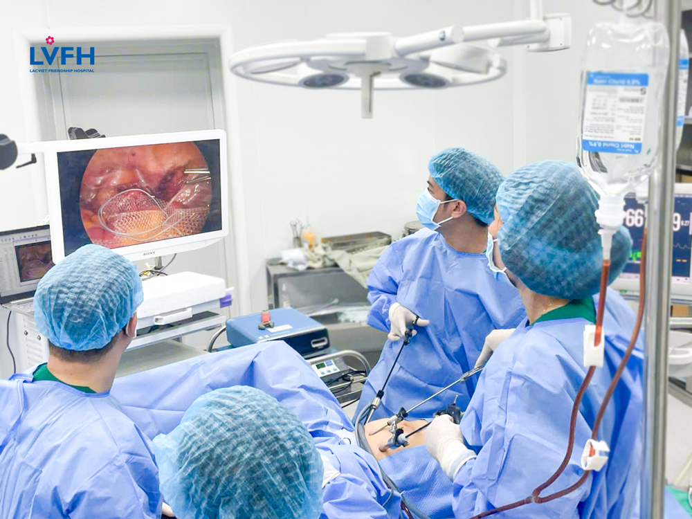 Bệnh viện Hữu nghị Lạc Việt thực hiện phẫu thuật nội soi cố định tử cung vào dây chằng chậu lược.