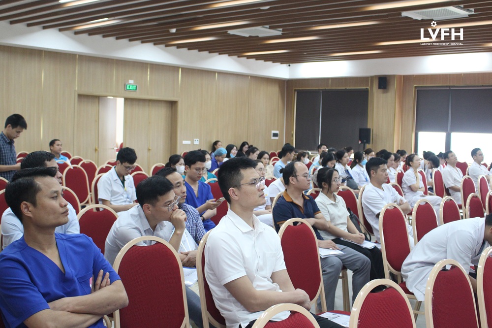 Hội thảo thu hút đông đảo bác sĩ, nhân viên y tế tham dự.